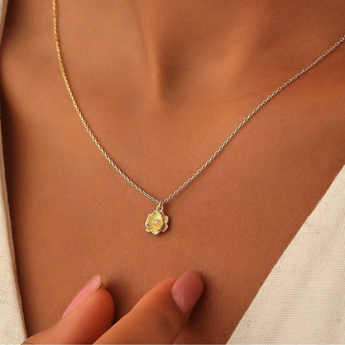 In Stock Cross-border December Birthday Flower Pendant Three-dimensional Decorative Flower Pendant Necklace Gold-plated Sweater Chain